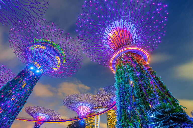 Singapore,-,January,27,,2020:,Supertrees,At,Gardens,By,The